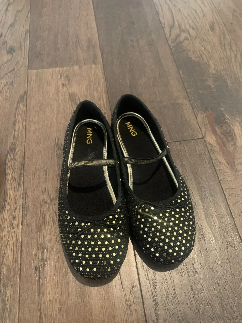 Gold sparkle girls ballerina style shoes